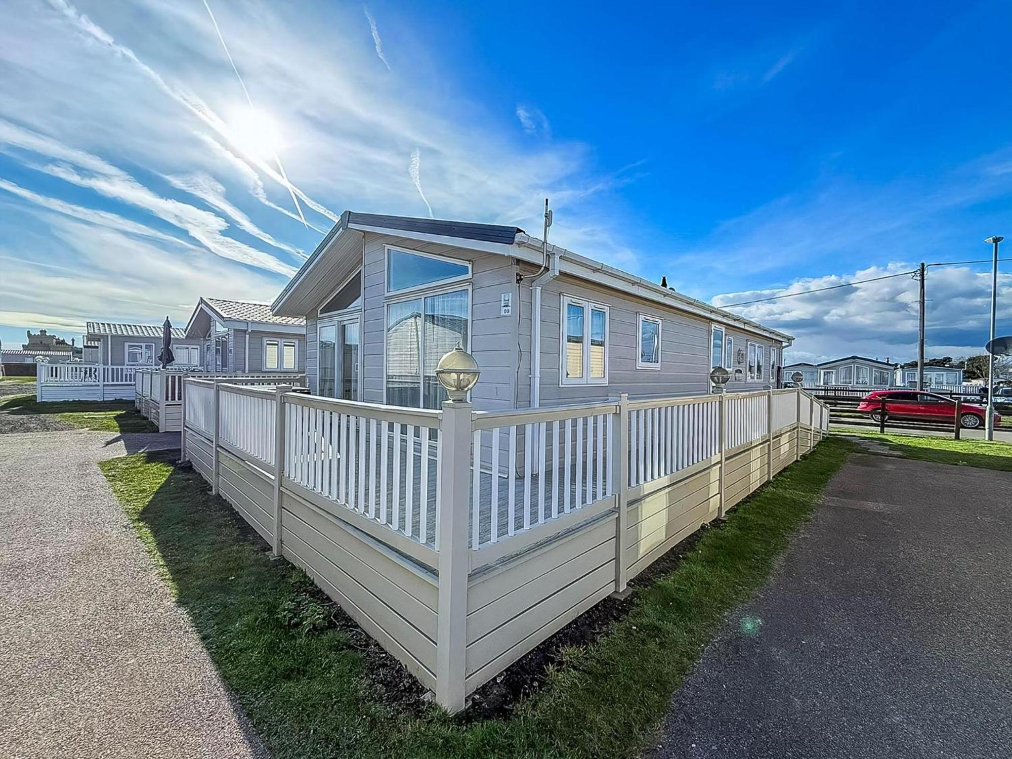 Luxury Lodge At Suffolk Sands Holiday Park Ref 45009Mv Felixstowe Luaran gambar